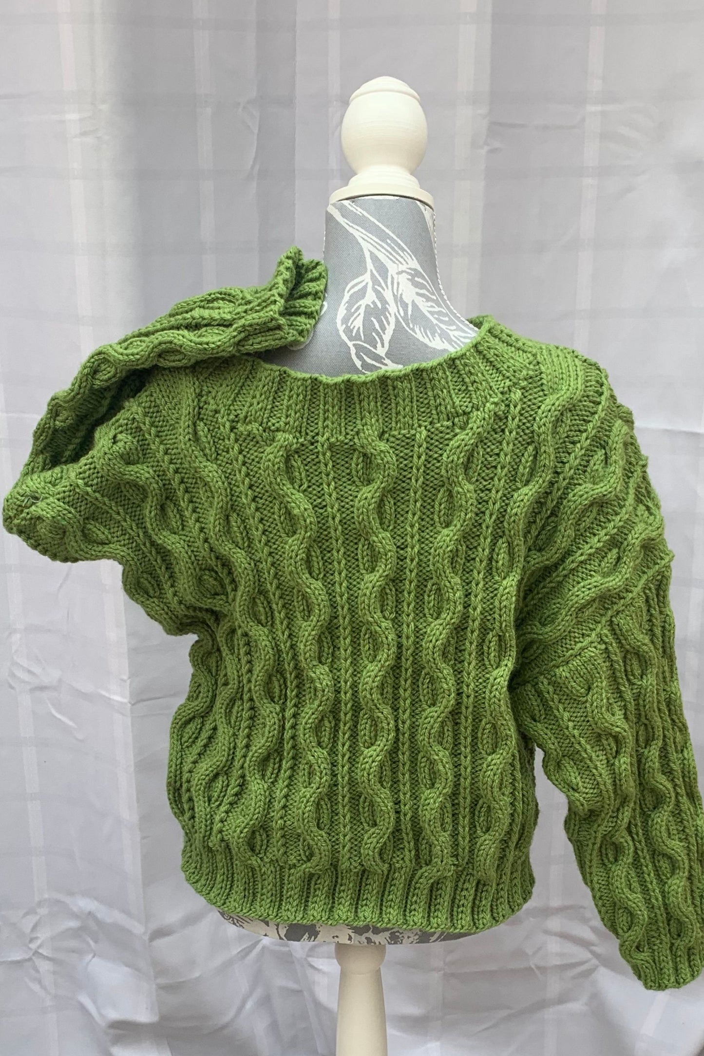 Ladies Chunky Sweater - Travelling Cable, Fern Green