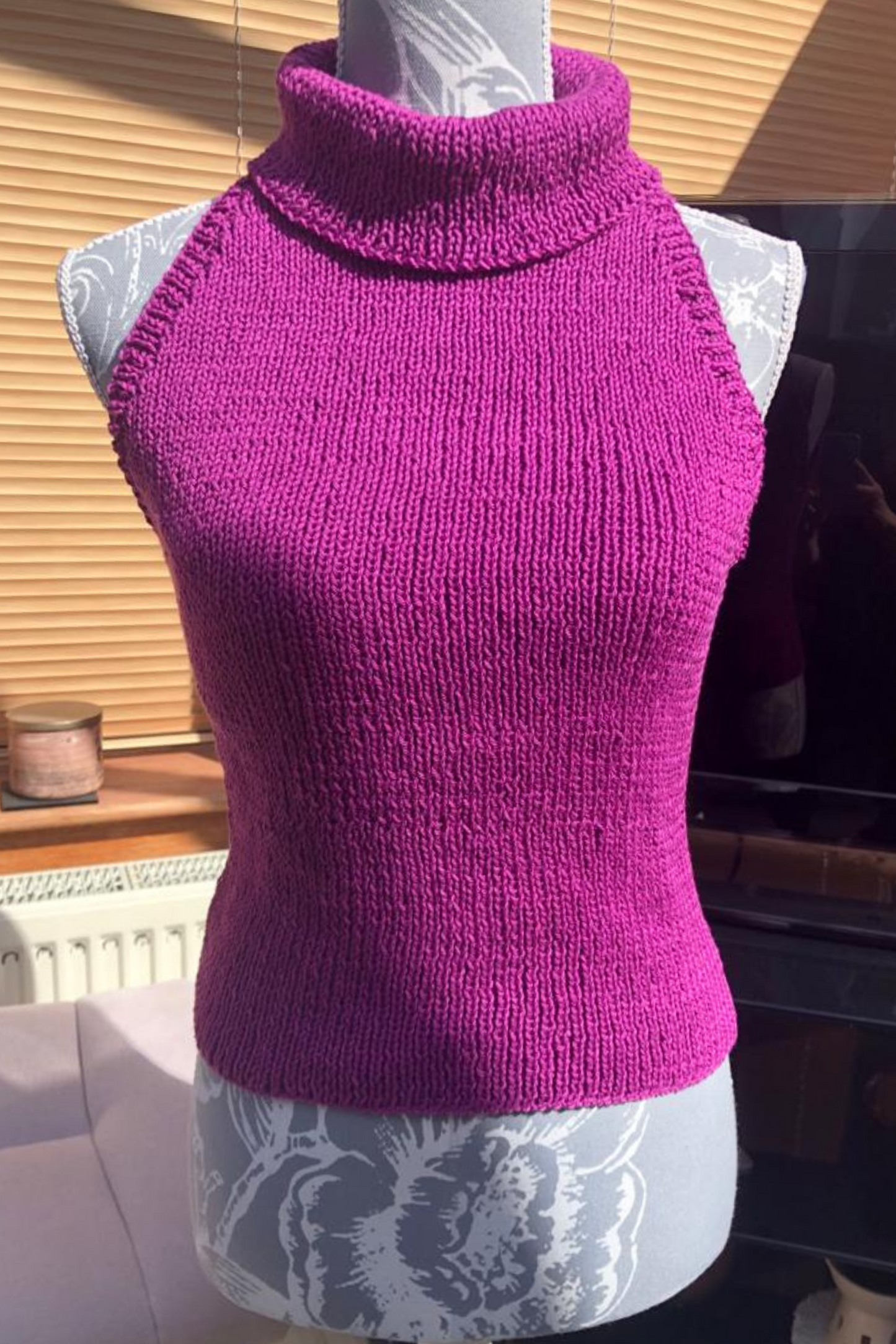 Ladies 60's Style  Skinny Rib Sleeveless Sweater - Light Purple (UK 12 /32")